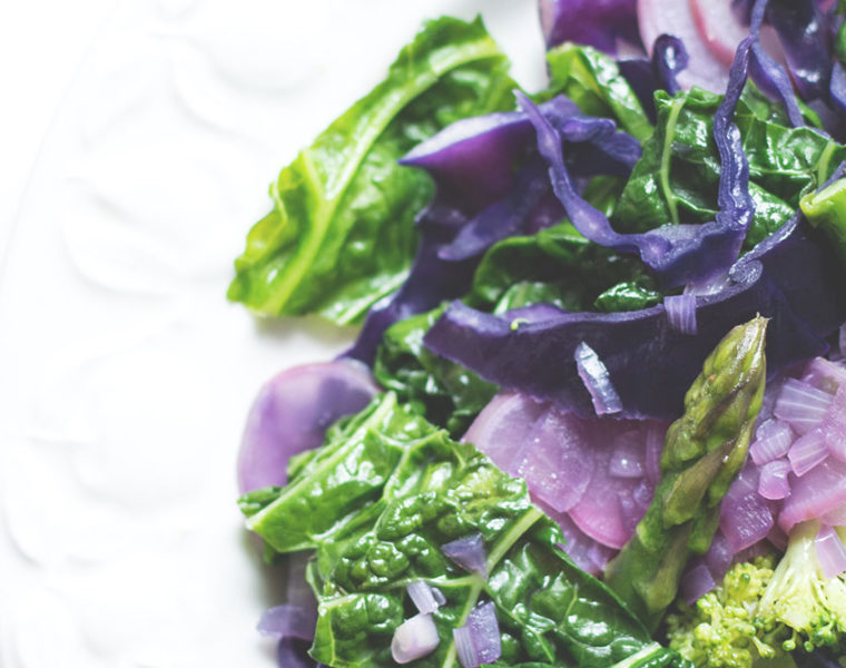With all those cruciferous vegetables and a yogurt-based dressing, this kale slaw packs a gut healthy punch. Try for yourself!